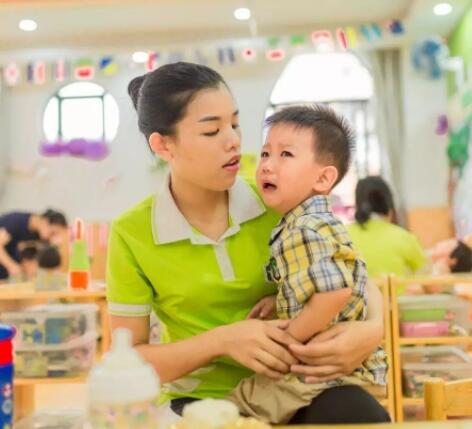 伟才幼儿园老师园服