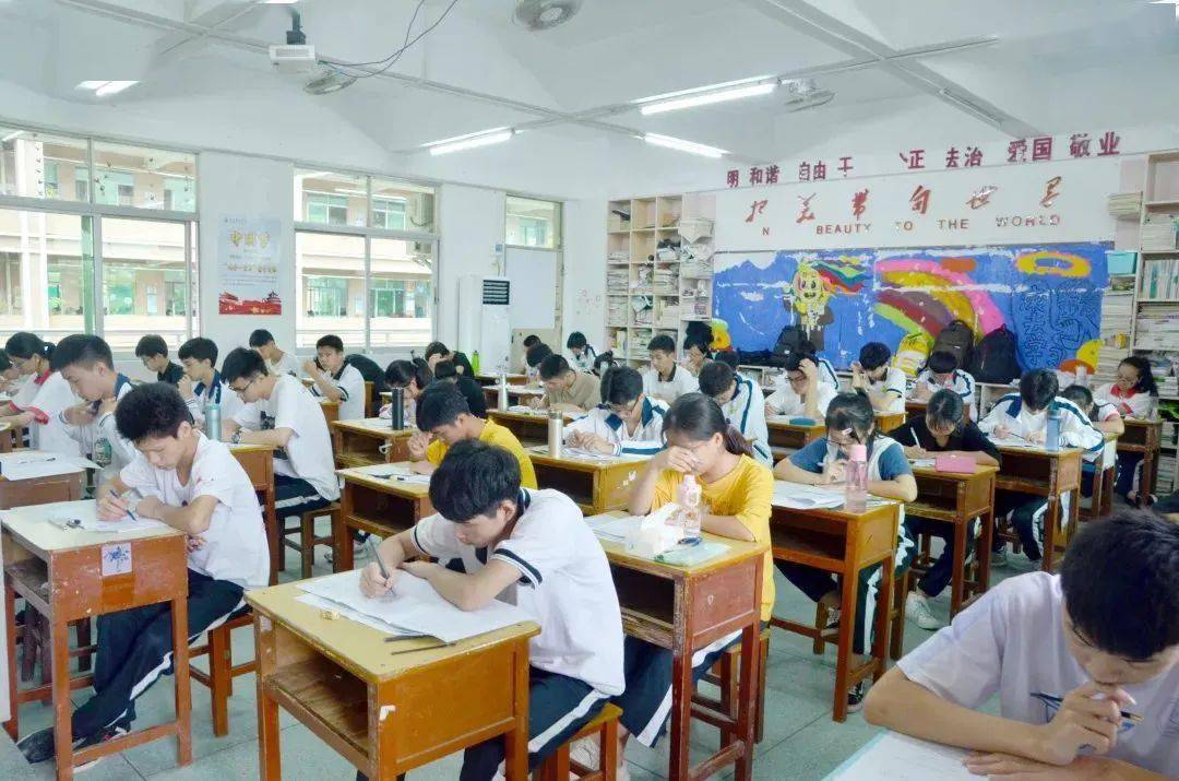惠东县平山中学校服