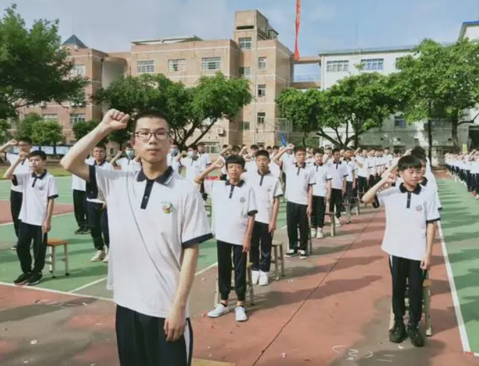 惠州市博罗县龙溪中学校服