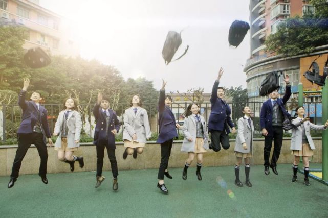 重庆巴蜀中学校服
