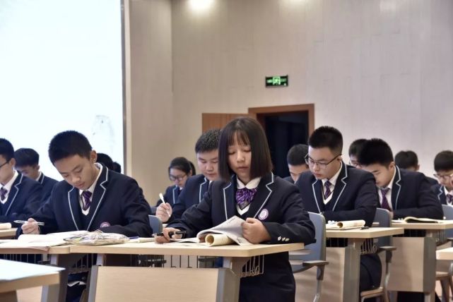 北新巴蜀中学礼服