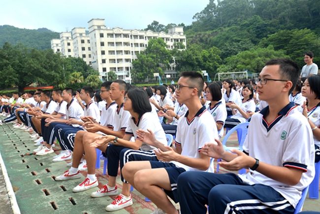 东莞市长安实验中学校服