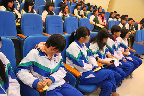 东莞第八高级中学校服