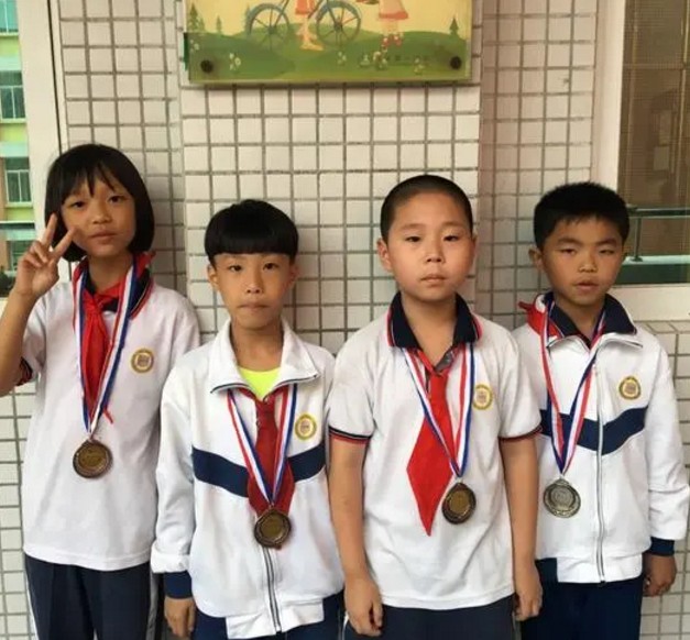 澳头第一小学校服