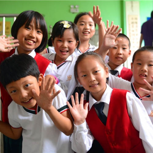 枫叶国际学校校服图片
