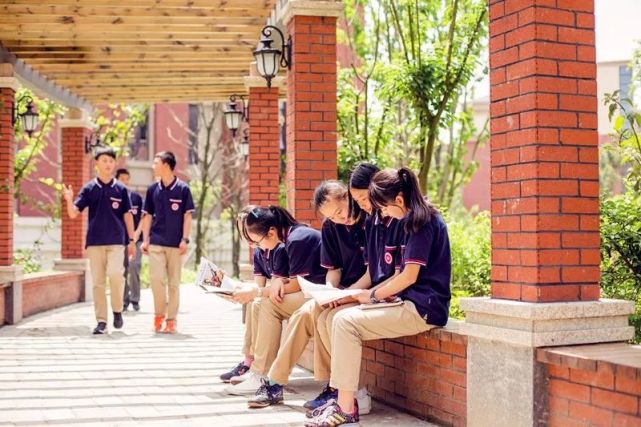 重庆十八中校服图片图片